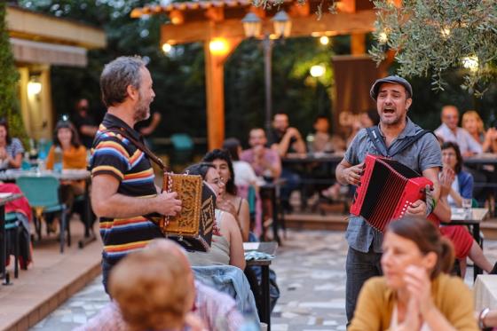 Tanca amb èxit l'Hostal Càntut, sis sopars per cantar